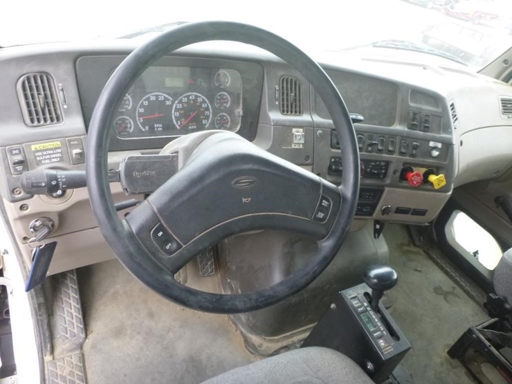 2008-sterling-lt9500-image-18