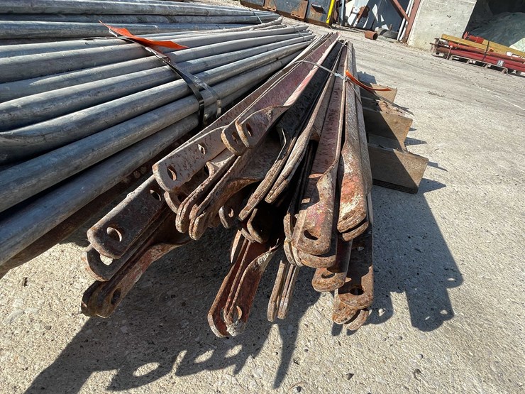 #1957-•-bundle-of-(20)-scaffolding-x-braces-image-4