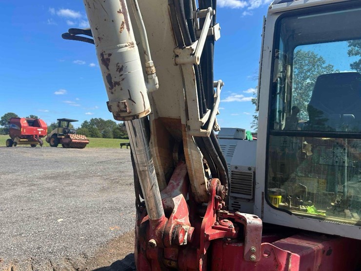 2013-takeuchi-tb180fr-image-12