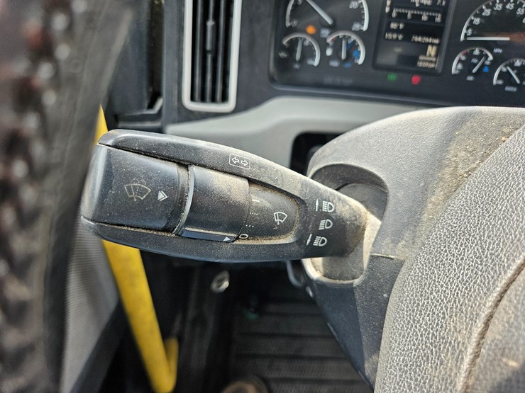 2019-freightliner-cascadia-126-image-64