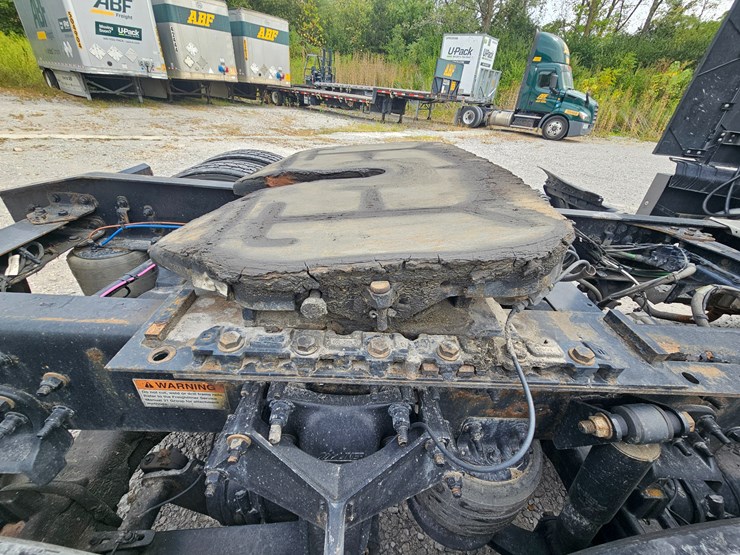 2019-freightliner-cascadia-126-image-102
