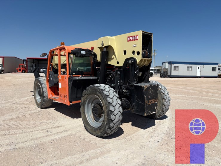 2015-jlg-g12-55a-image-5
