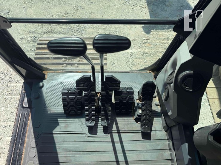 2019-caterpillar-320-image-18