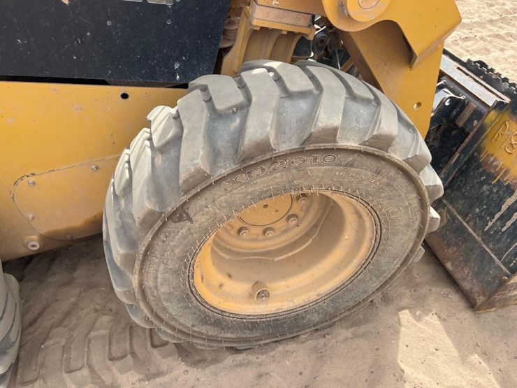 caterpillar-226d-image-12