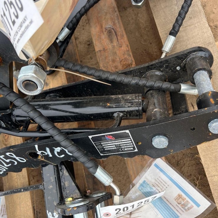 UNUSED IRANCH HYD EXCAVATOR THUMB CLAMP