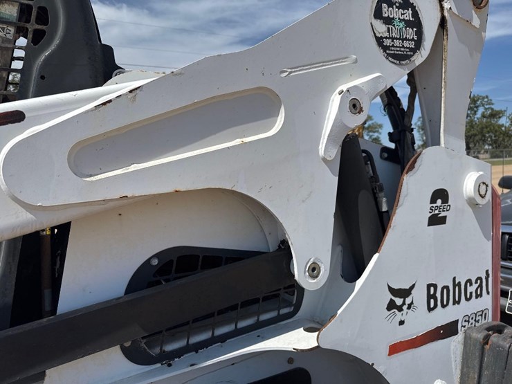 2012-bobcat-s850-image-18