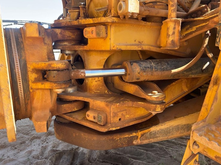 caterpillar-740b-image-30