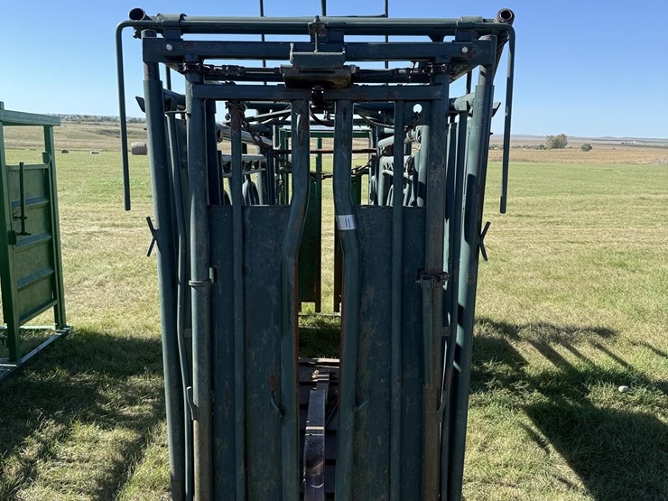 hi-hog-cattle-chute-67-image-1