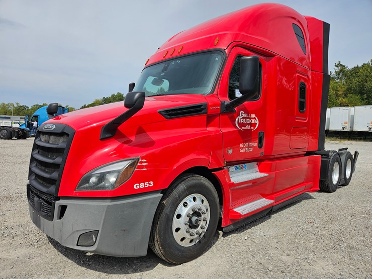 2019-freightliner-cascadia-126-image-2
