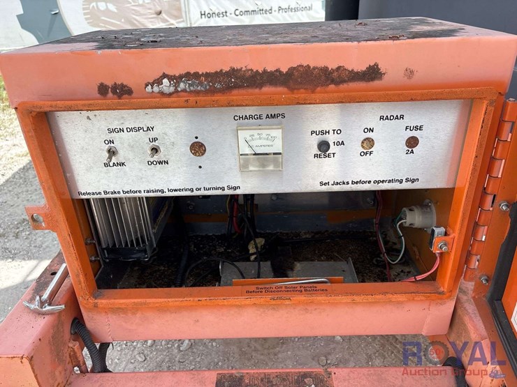 2007-american-signal-solar-towable-message-board-image-9