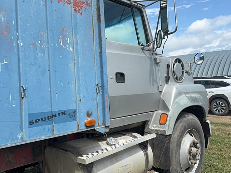 1995-ford-l9000-image-15