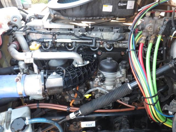2020-freightliner-cascadia-126-image-14