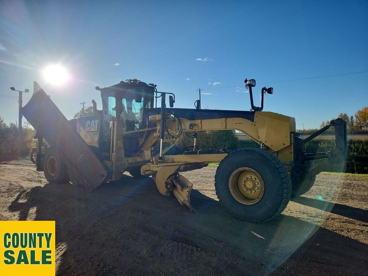 2015-caterpillar-14m-image-2
