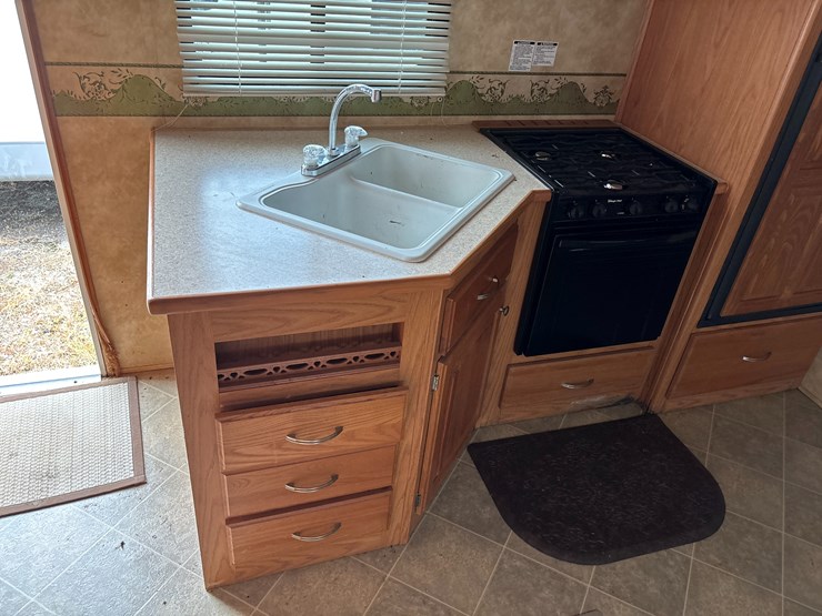 #200-•-heartland-big-country-camper-image-3