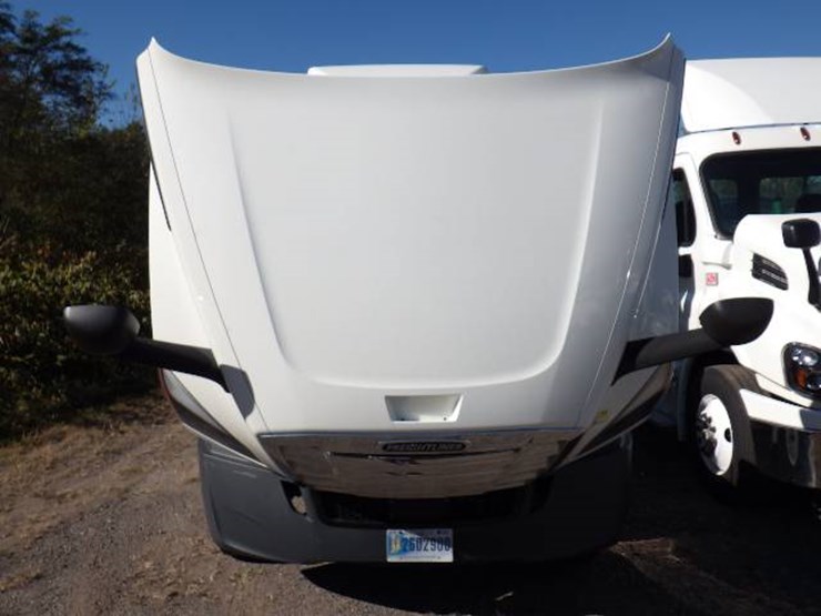 2018-freightliner-cascadia-126-image-13
