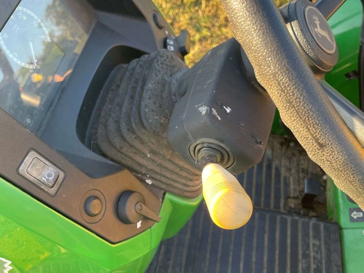 2022-john-deere-5075e-image-28