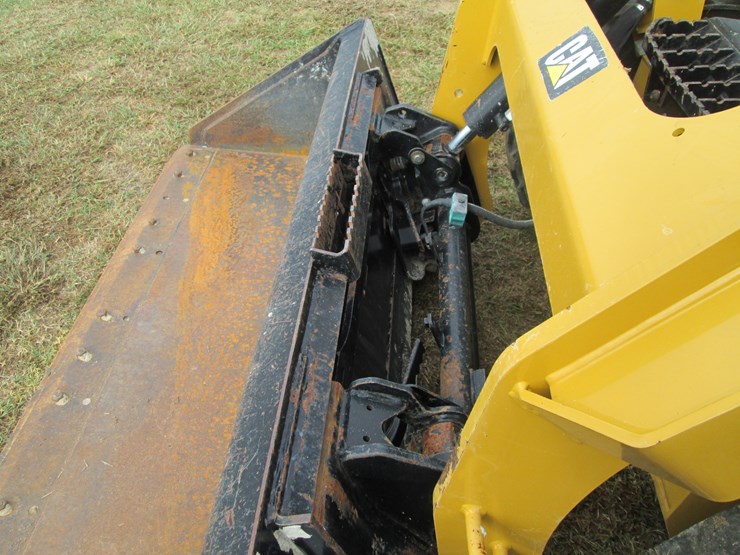 caterpillar-236d-image-10