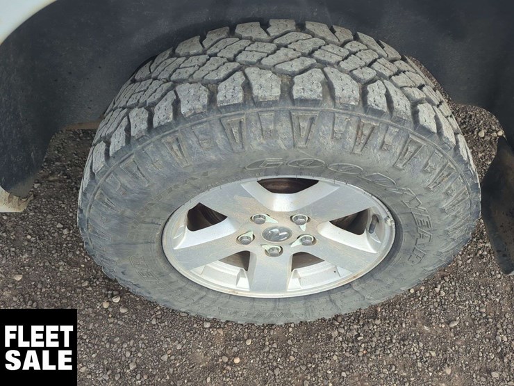 2012-ram-1500-slt-image-36