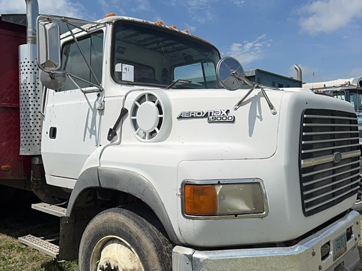 1995-ford-l9000-image-23