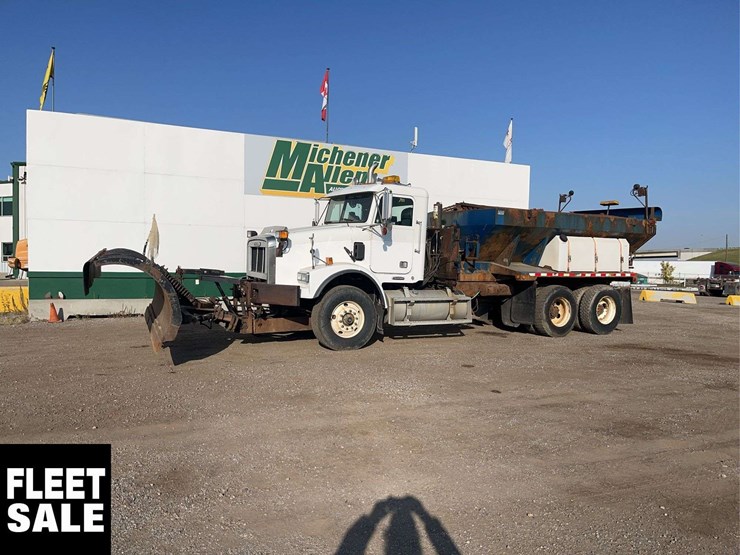 2002-freightliner-fld112-image-1