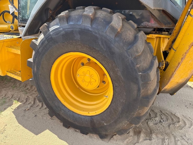 2018-deere-410l-image-9