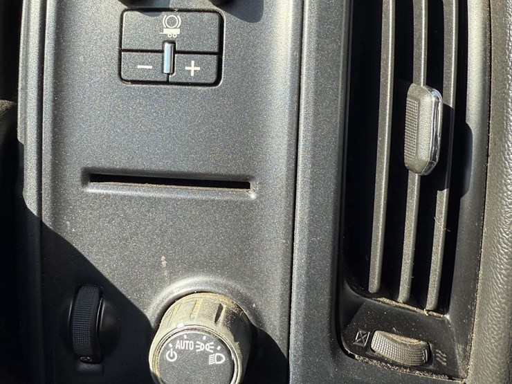 2017-chevrolet-silverado-2500hd-image-12
