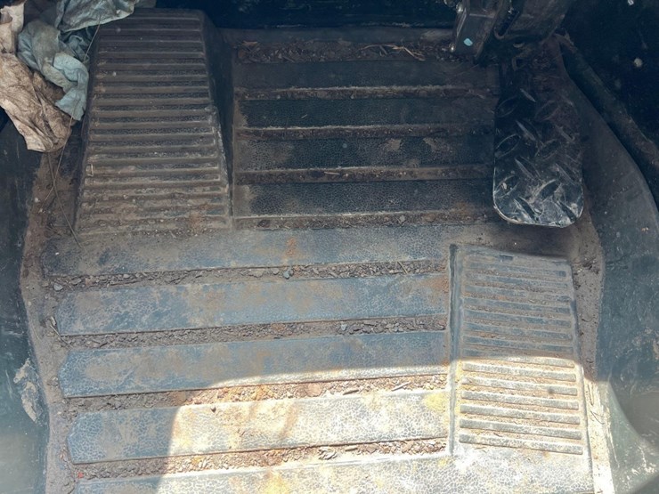 2016-caterpillar-277d-image-30