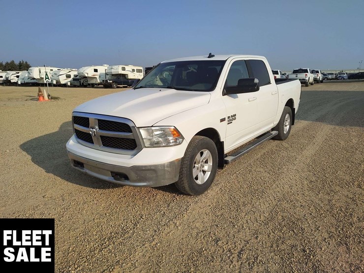 2020-ram-1500-classic-image-21