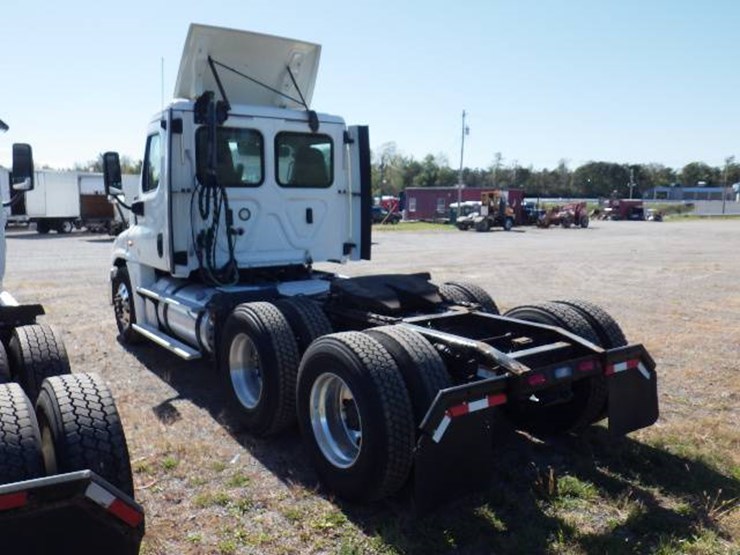 2019-freightliner-cascadia-125-image-9