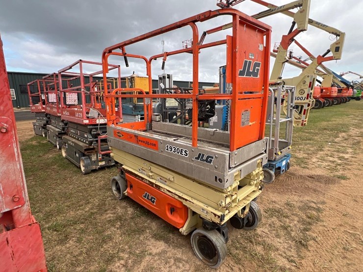 2008-jlg-1930es-image-1
