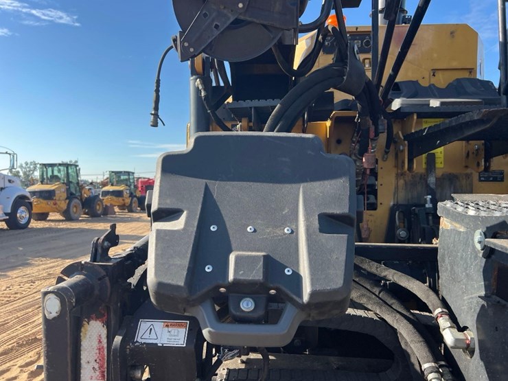 2017-caterpillar-ap-555f-image-21