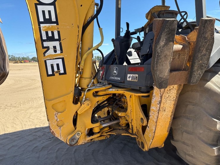 2006-deere-310sg-image-13