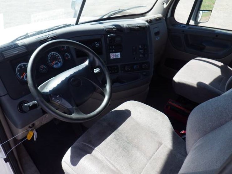 2019-freightliner-cascadia-125-image-10