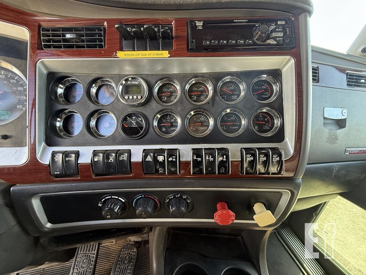 2009-kenworth-t800-image-27