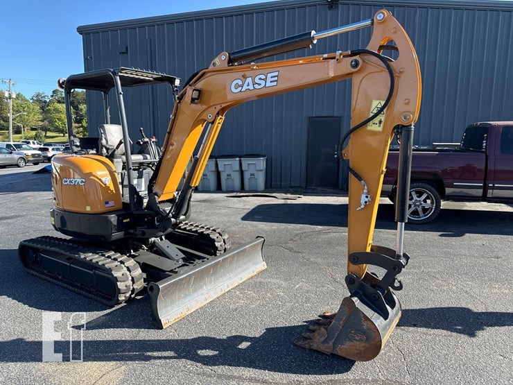 2024-case-cx37c-image-2