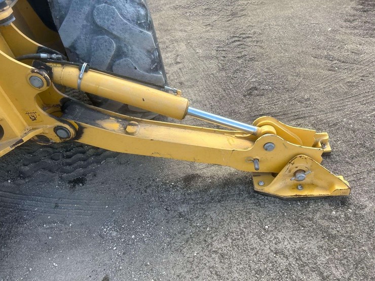 2015-deere-410l-image-7