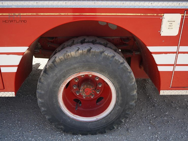 1977-ford-900-image-30