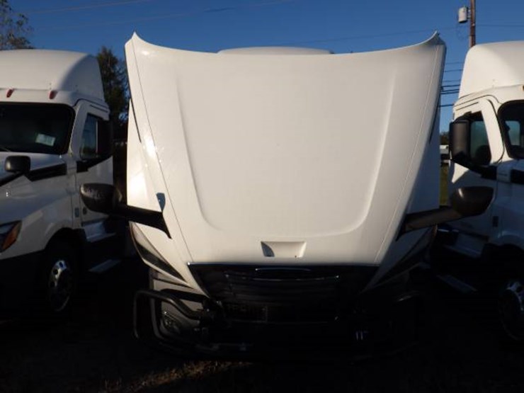 2022-freightliner-cascadia-126-image-14