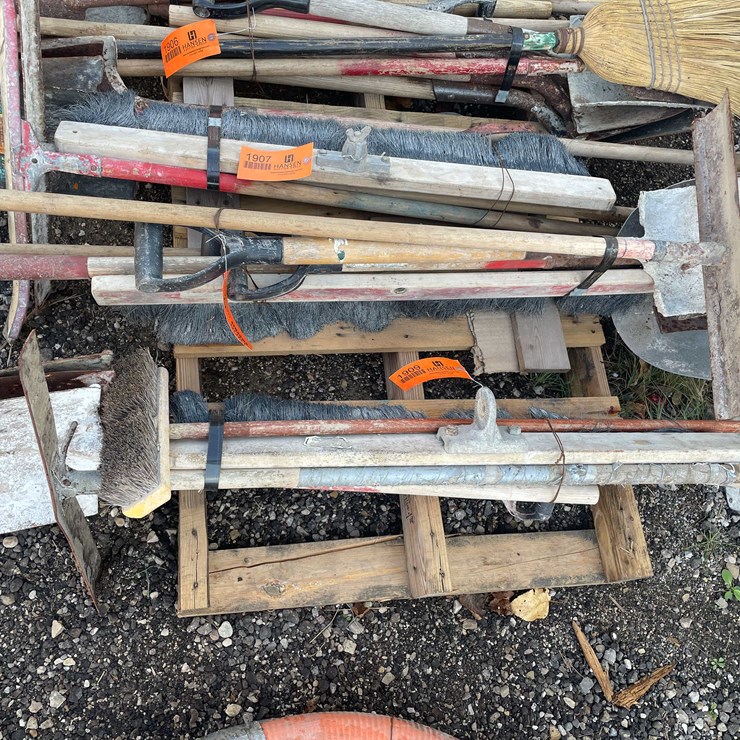 #1909 • Lot of (6) Hand Tools