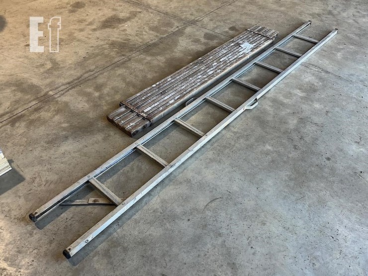 unknown-aluminum-ladder,-pick-image-1