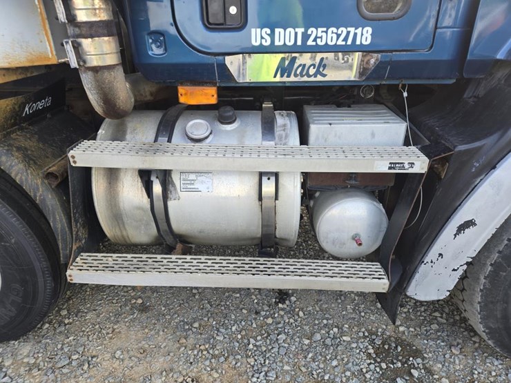 1997-mack-cl700-image-14