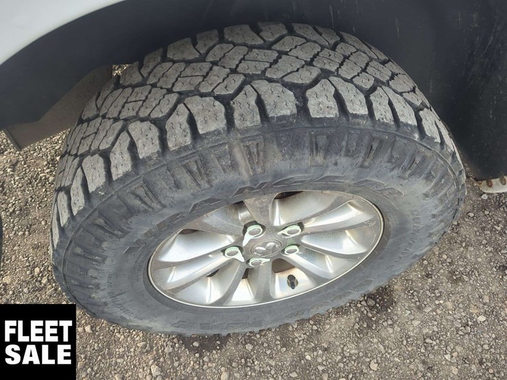 2013-ram-1500-slt-image-31