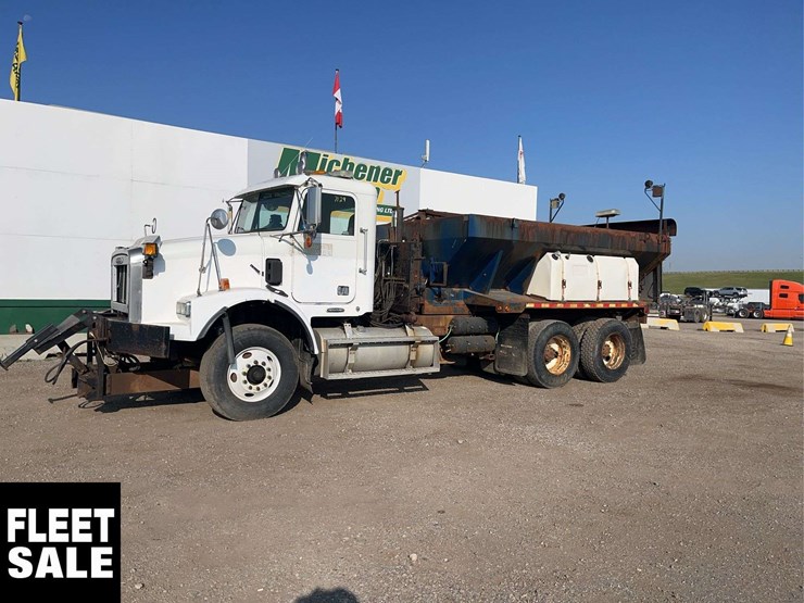 2002-freightliner-fld112-image-1