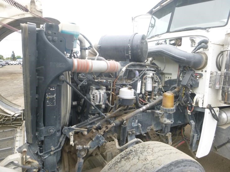 2012-peterbilt-389-image-18