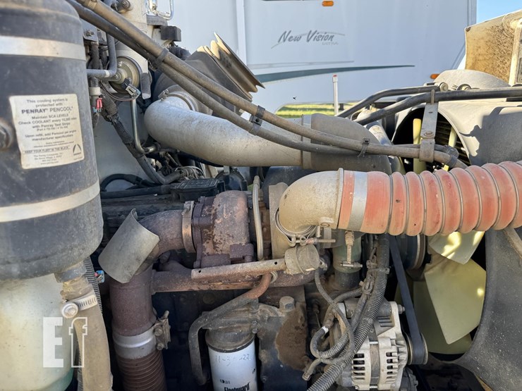 2005-peterbilt-335-image-48