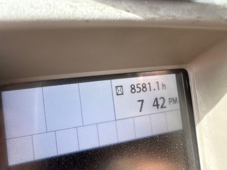 deere-245g-lc-image-34