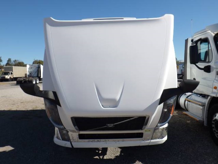 2017-volvo-vnl780-image-21