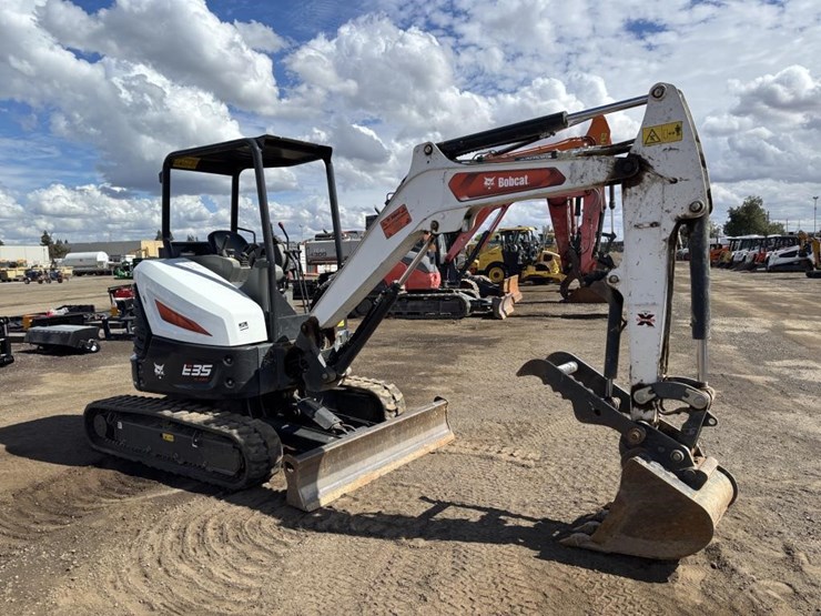 2023-bobcat-e35-image-2