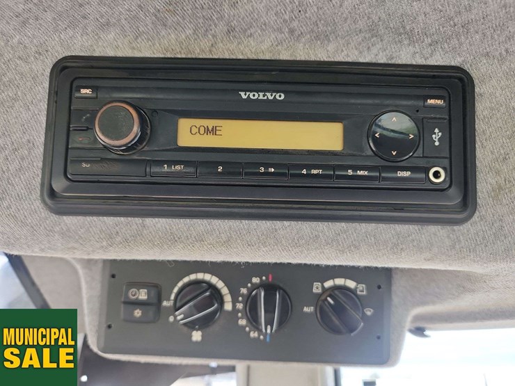 2015-volvo-l70h-image-32