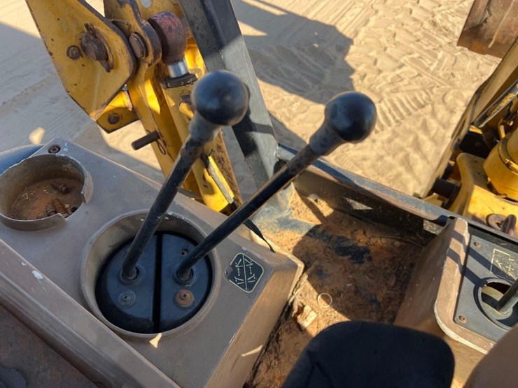 2000-deere-310se-image-36